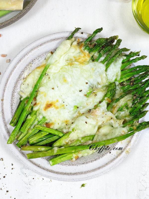 cheesy-garlic-roasted-asparagus