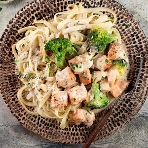 salmon fettuccine alfredo
