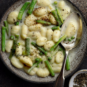 cacio e pepe potato gnocchi