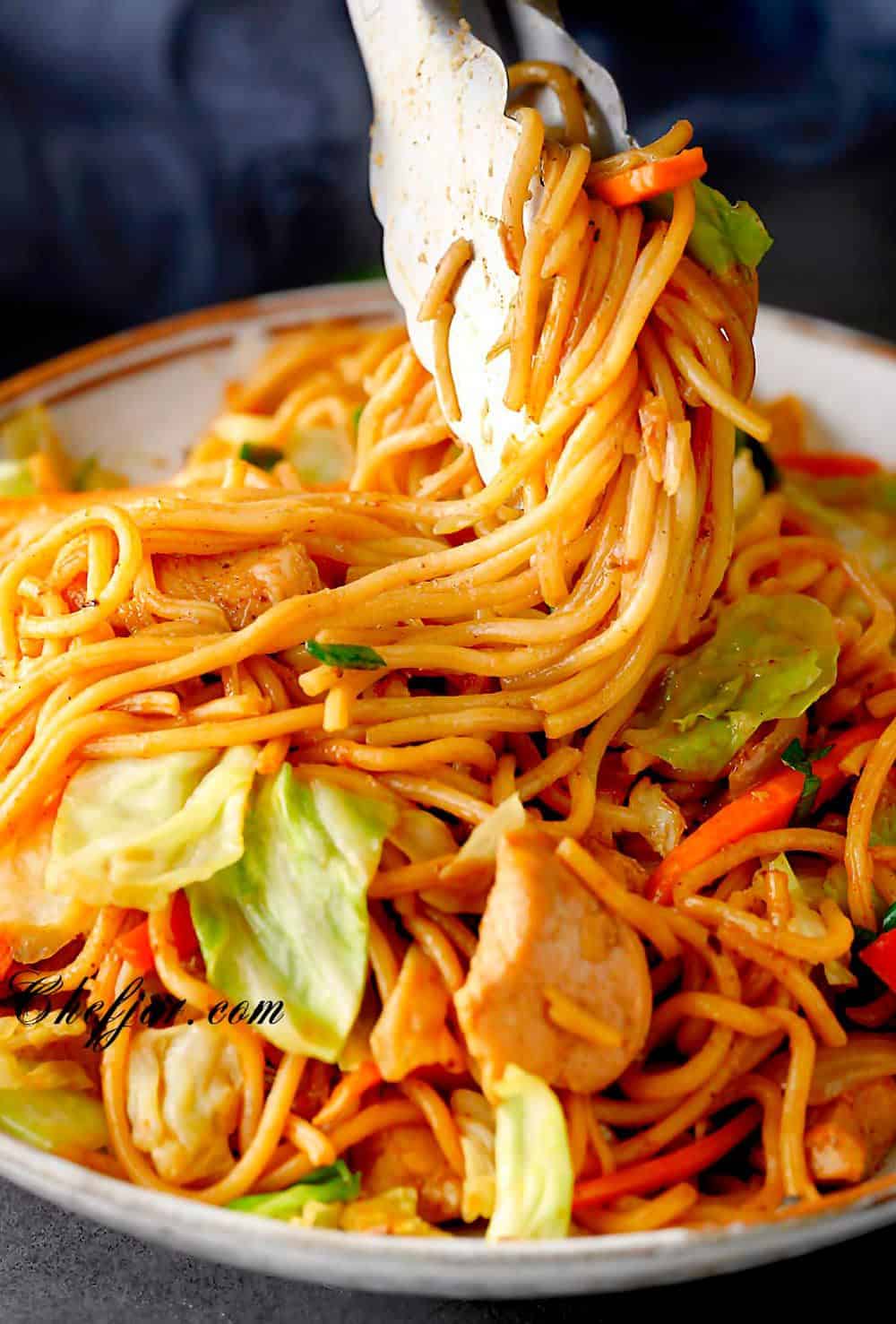 yakisoba noodles on the plate