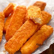 Air Fryer Frozen Fish stick / These Frozen Fish Sticks are so easy to make in 7 minutes! They are crunchy and delicious and ready in no time! #fishsticks #airfryerrecipes