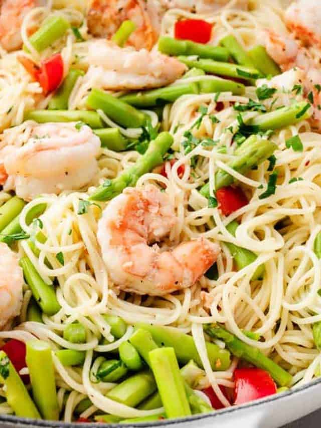 A close-up image of Olive Garden Shrimp Scampi pasta.